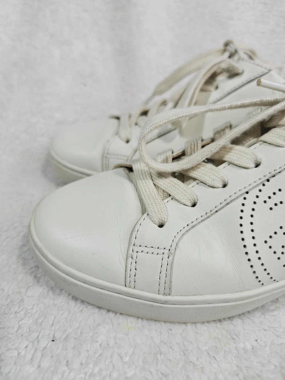 Tory Burch White Logo Sneakers Shoes size 7.5